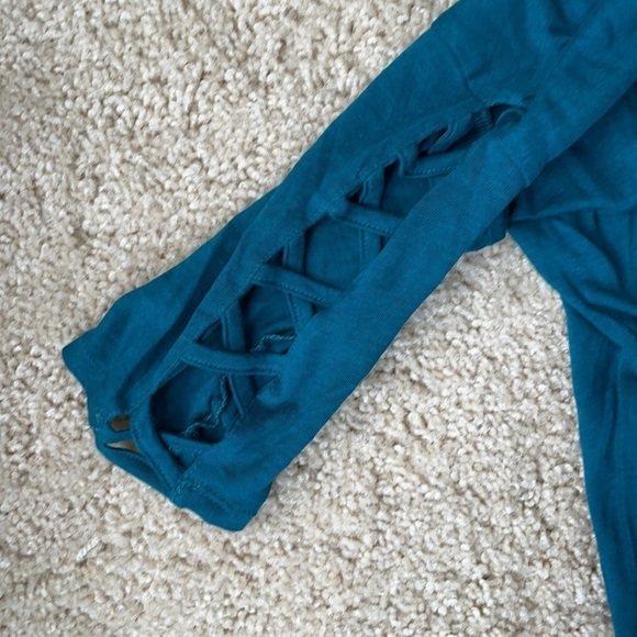 Express 1/2 sleeve turquoise shirt with detail szS - Picture 2 of 3